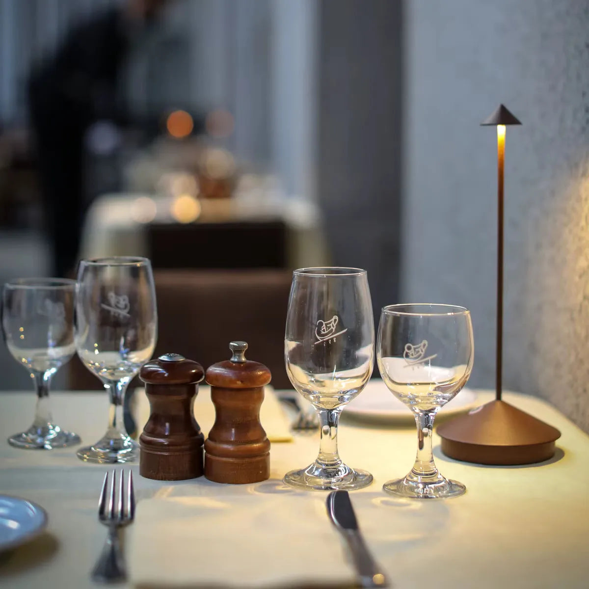 Avelora Rechargeable Table Lamp